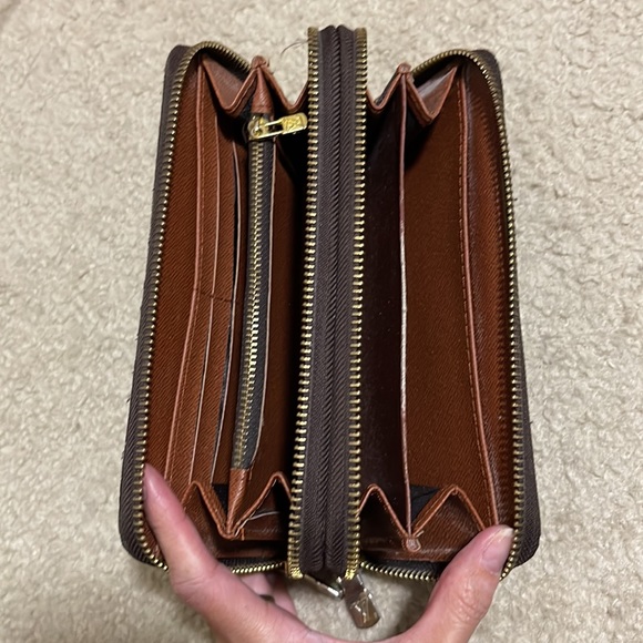 Wallet - Picture 2 of 8